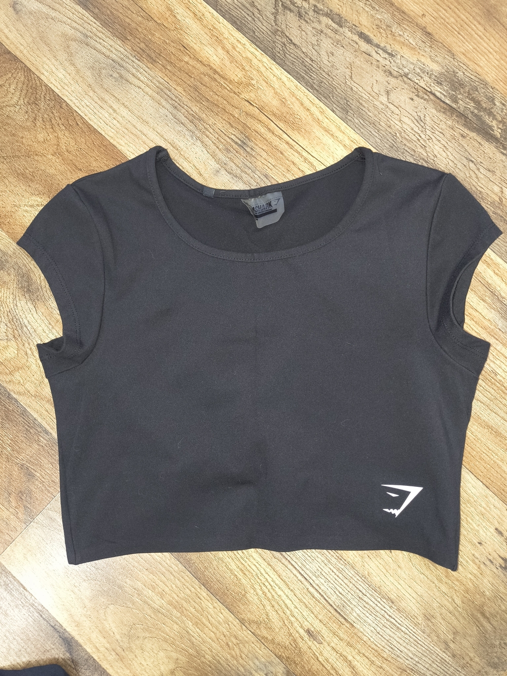 Gymshark Black Crop Tee - Women's Short Sleeve Athletic Top